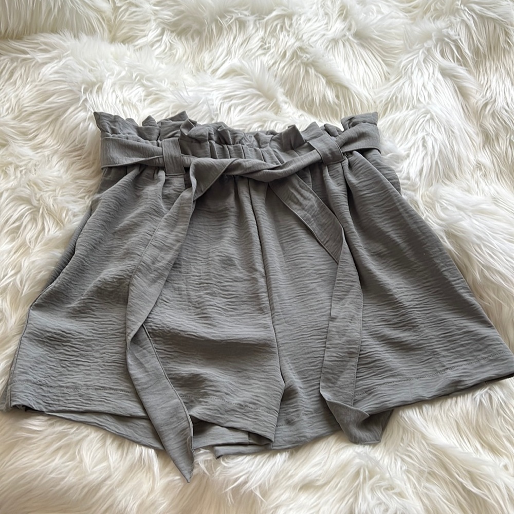 🔥 Brand New size 1X High Waisted paper bag shorts 🩳